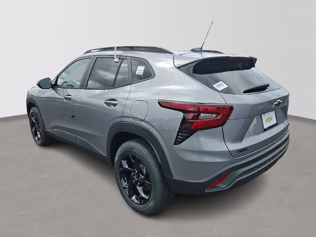 New 2026 Chevrolet Trax LT w/ Sunroof Package FWD image 3