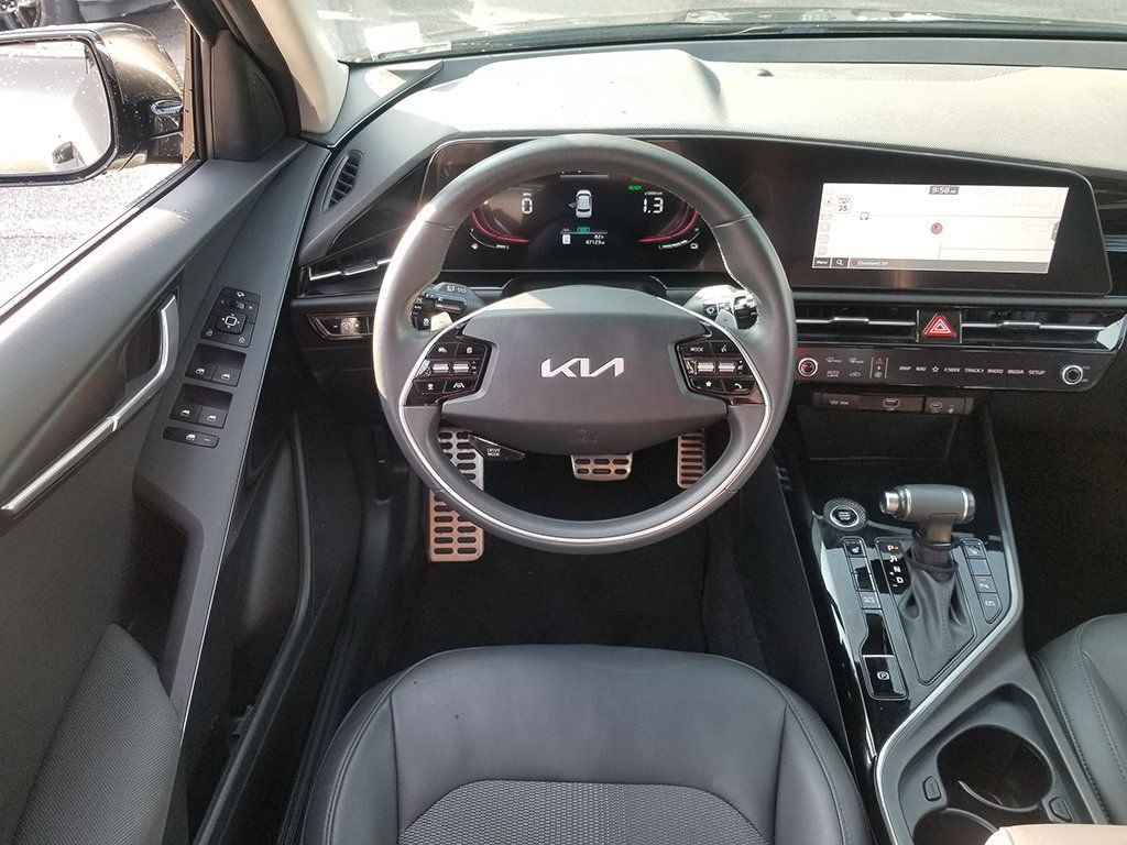 Used 2023 Kia Niro EX Touring FWD image 8