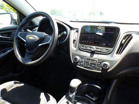 Used 2025 Chevrolet Malibu LT FWD image 21