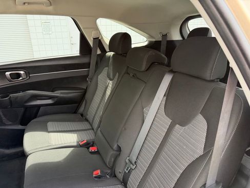 Used 2021 Kia Sorento LX AWD/4WD image 19