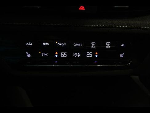 Used 2023 Buick Envision Essence AWD/4WD image 16