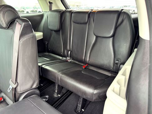 Used 2024 Kia Carnival EX image 16