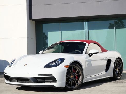 Used 2018 Porsche 718 Boxster GTS image 3