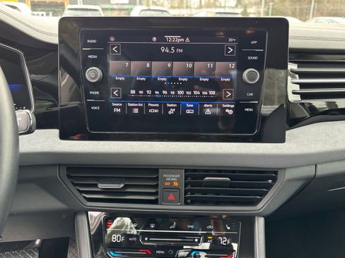 Used 2025 Volkswagen Jetta SE image 20