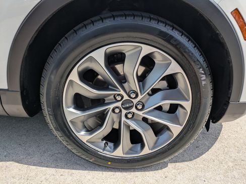 Used 2022 Lincoln Nautilus Reserve FWD image 11