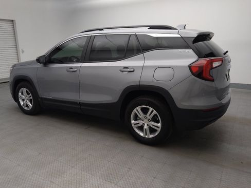 Used 2024 GMC Terrain SLE w/ Driver Convenience Package FWD image 3