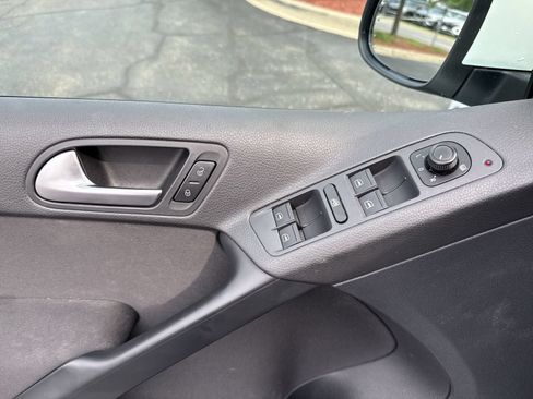 Used 2018 Volkswagen Tiguan Limited AWD/4WD image 14