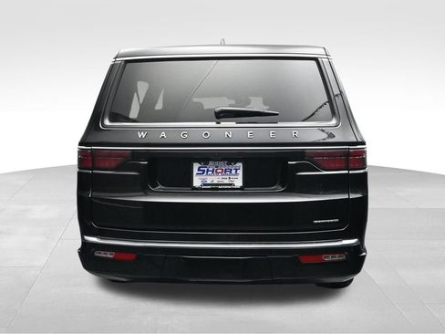 Used 2024 Jeep Wagoneer L Series III w/ Flexible Seating Group AWD/4WD image 4