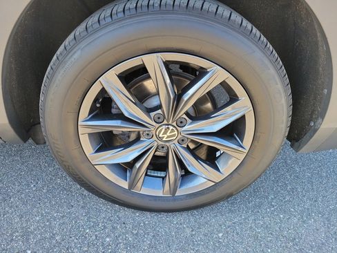Certified 2023 Volkswagen Tiguan SE w/ Panoramic Sunroof Package image 24
