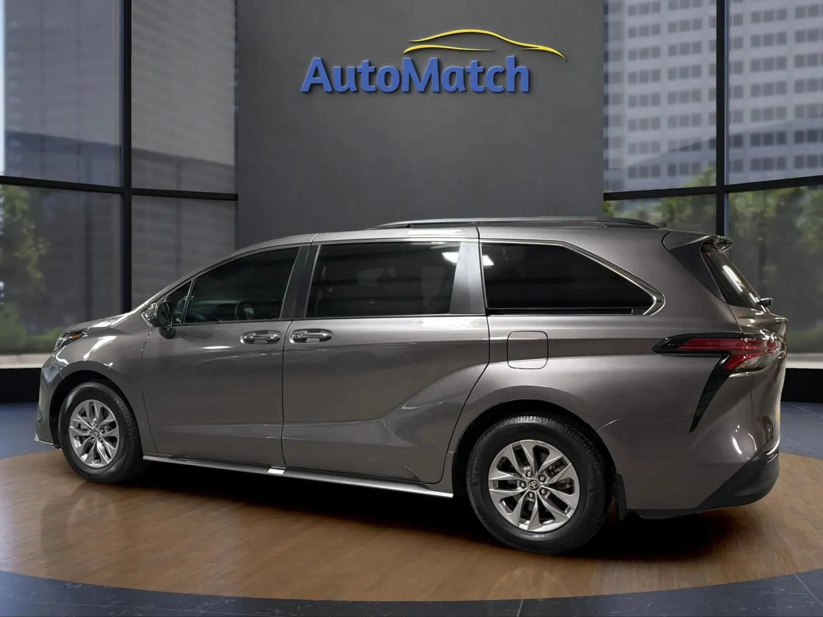 Used 2022 Toyota Sienna XLE FWD image 7