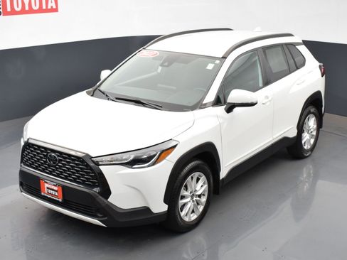 Used 2022 Toyota Corolla Cross LE image 24