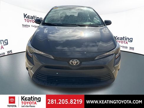 Used 2025 Toyota Corolla LE image 2