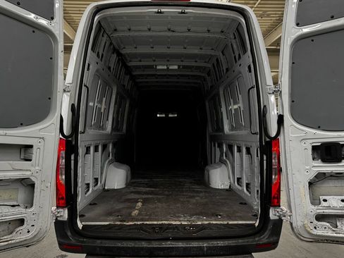 Used 2020 Mercedes-Benz Sprinter 3500 image 13