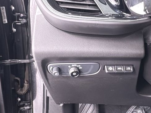 Used 2021 Buick Envision Essence w/ Technology Package I image 36