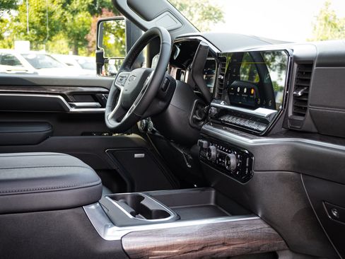 Used 2025 Chevrolet Silverado 2500 LTZ w/ LTZ Plus Package AWD/4WD image 33