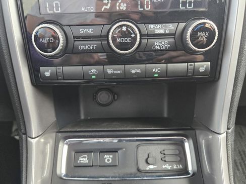 Used 2022 Subaru Ascent Premium w/ Convenience Package image 21
