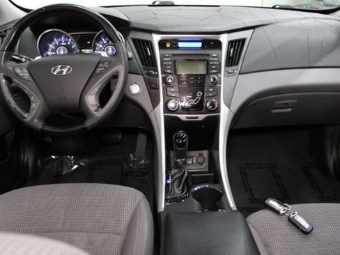 Used 2013 Hyundai Sonata SE FWD image 2