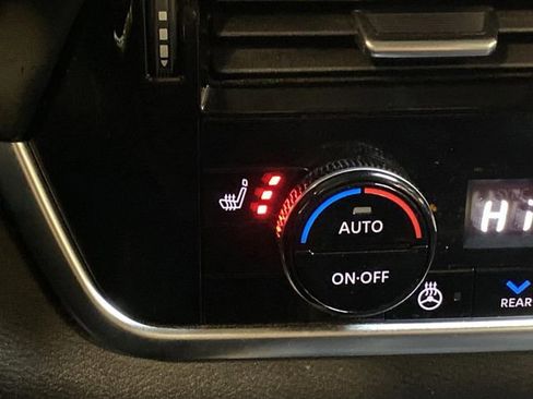 Used 2021 Nissan Rogue SL image 8