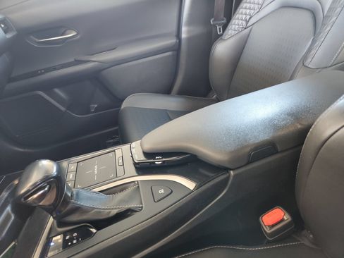 Used 2019 Lexus UX 200 w/ Accessory Package FWD image 22