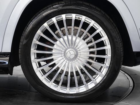 Used 2024 Mercedes-Benz Maybach GLS 600 4MATIC image 61