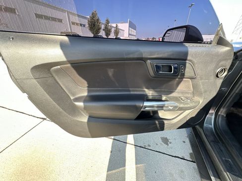 Used 2016 Ford Mustang Coupe RWD image 18