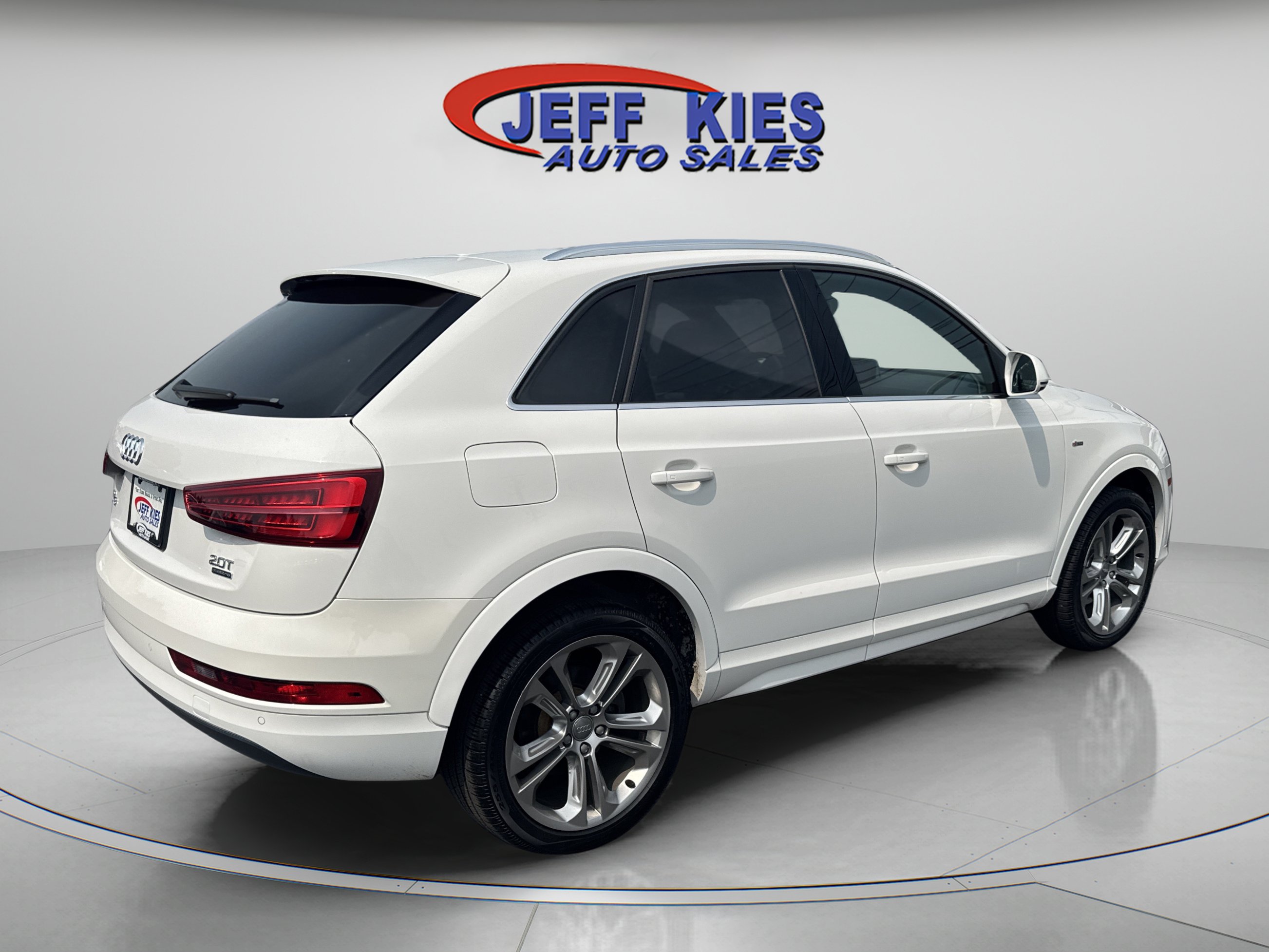 Used 2018 Audi Q3 2.0T Premium Plus w/ Premium Plus Package AWD/4WD image 5