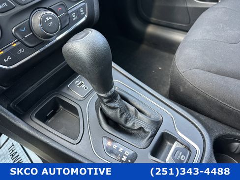 Used 2021 Jeep Cherokee Latitude image 20