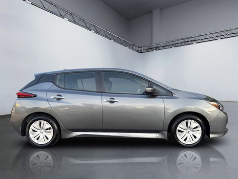 Used 2022 Nissan Leaf S image 3