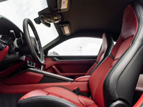 Used 2025 Porsche 911 Carrera w/ Premium Package image 26