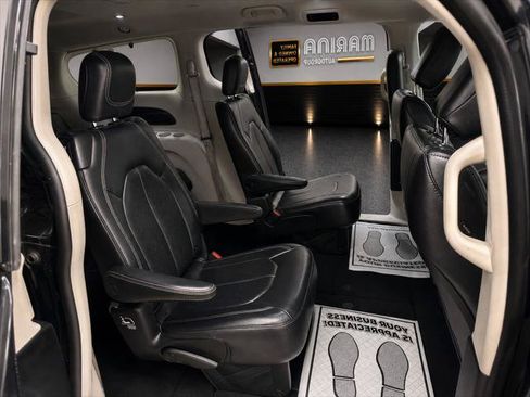 Certified 2022 Chrysler Pacifica Touring-L FWD image 24