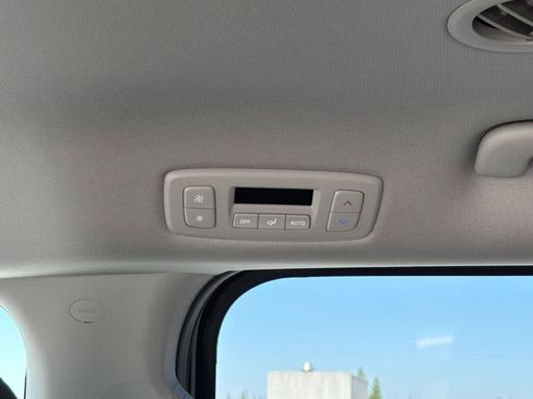 Used 2026 Kia Carnival FWD image 25