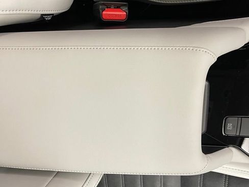 New 2025 Mitsubishi Outlander SE image 11