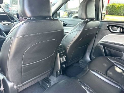 Used 2025 Jeep Compass Limited AWD/4WD image 24
