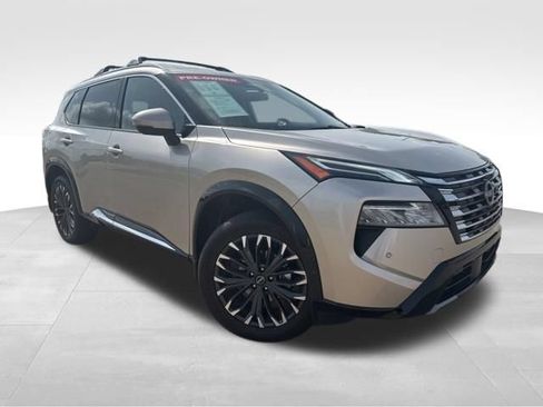 Used 2025 Nissan Rogue Platinum AWD/4WD image 2