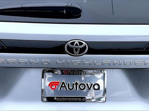 Used 2025 Toyota Grand Highlander XLE image 33
