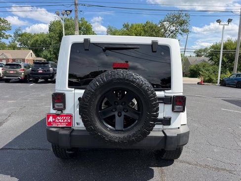 Used 2015 Jeep Wrangler Unlimited Sahara AWD/4WD image 7