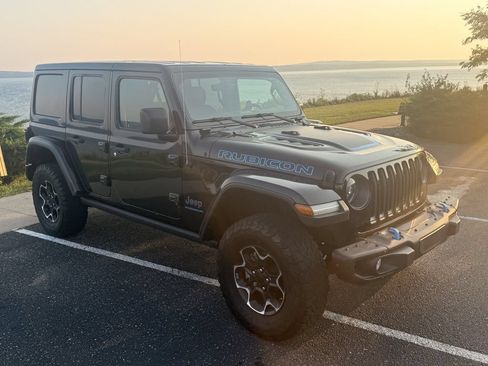 Used 2023 Jeep Wrangler Unlimited Rubicon 4xe w/ Steel Bumper Group AWD/4WD image 3