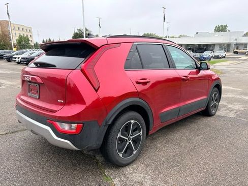 Used 2025 Kia Niro EX FWD image 5