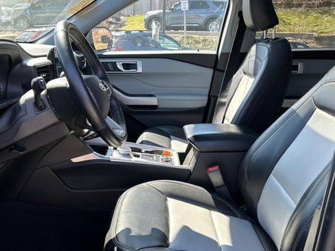 Certified 2023 Ford Explorer XLT w/ Equipment Group 202A AWD/4WD image 10