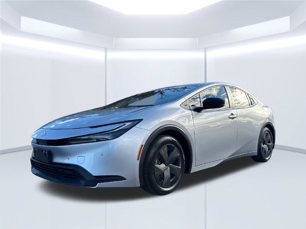Used 2024 Toyota Prius LE FWD image 11