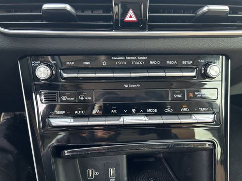 Used 2020 Kia Cadenza Limited image 15