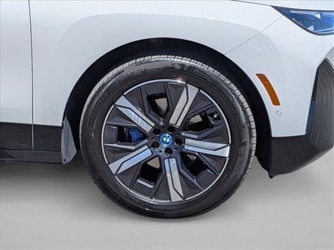 Used 2024 BMW iX xDrive50 w/ Sport Package AWD/4WD image 25