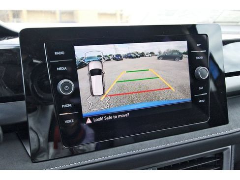 Certified 2025 Volkswagen Taos SE FWD image 27