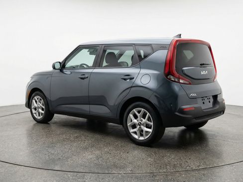 Used 2025 Kia Soul LX w/ LX Technology Package FWD image 6