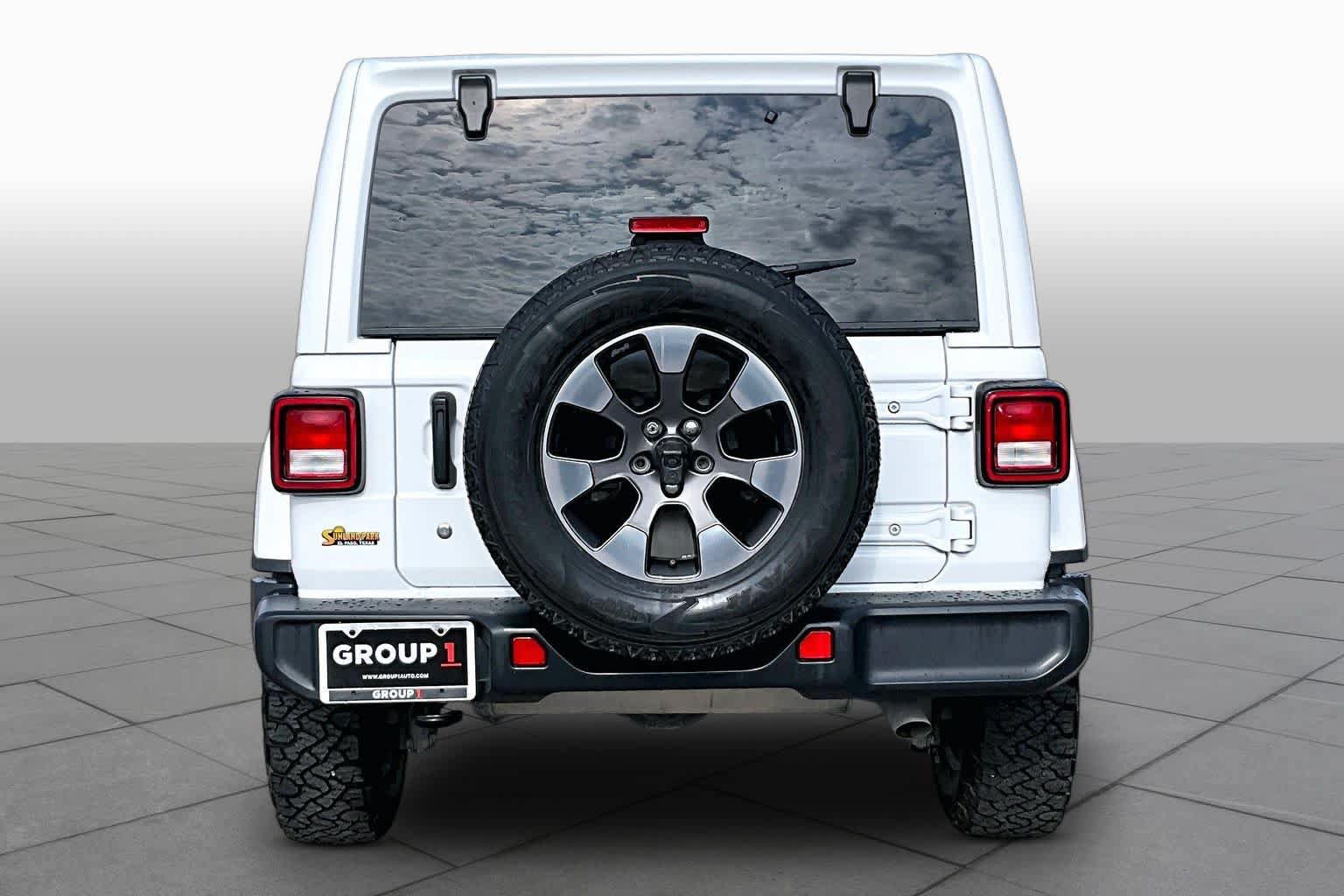 Used 2018 Jeep Wrangler Unlimited Sahara AWD/4WD image 5