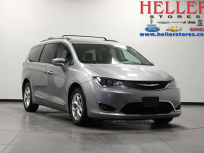 Used 2017 Chrysler Pacifica Touring-L w/ Tire & Wheel Group
