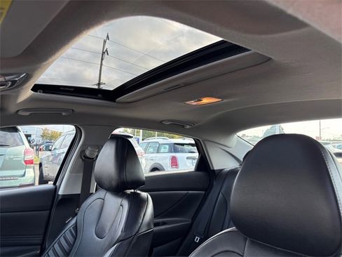 Used 2022 Hyundai Elantra Limited image 27