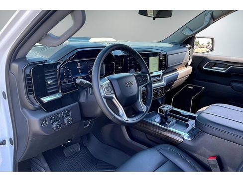 Used 2024 Chevrolet Silverado 1500 LT Trail Boss w/ Convenience Package II AWD/4WD image 18