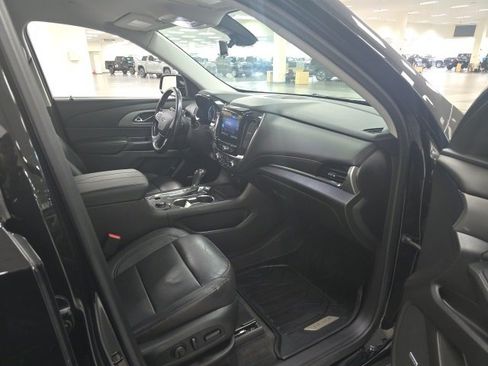 Used 2020 Chevrolet Traverse RS w/ LPO, Floor Liner Package image 6