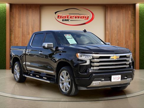 Used 2024 Chevrolet Silverado 1500 High Country w/ High Country Premium Package RWD image 3